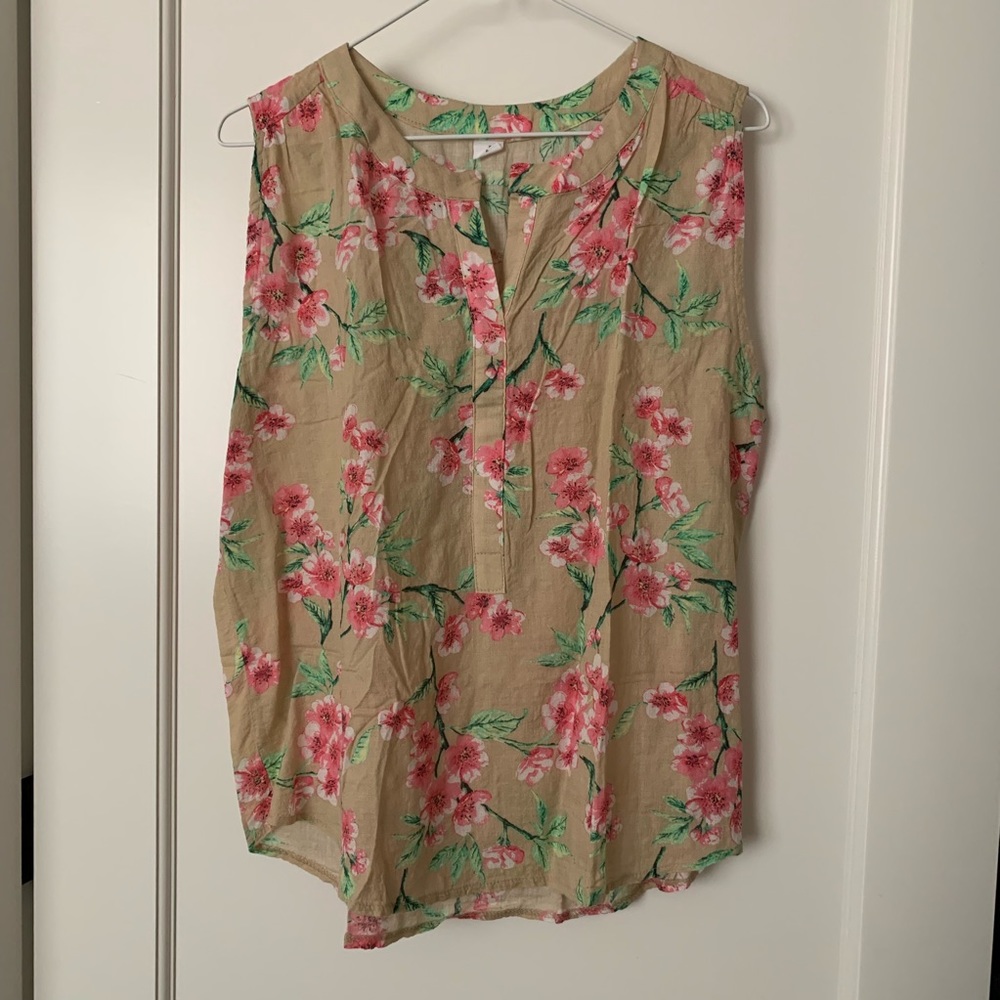 Flower sleeveless top